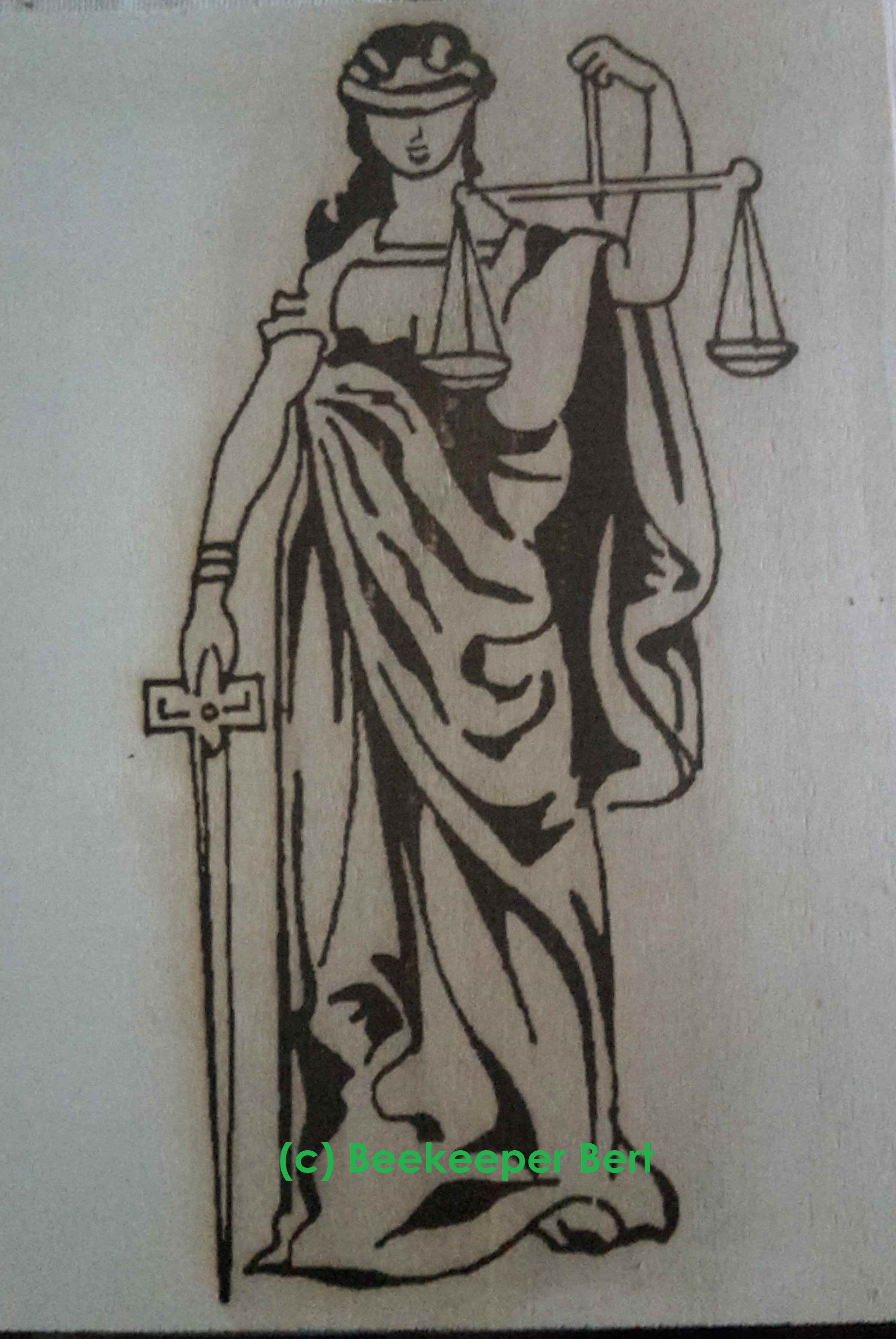 pyrography-wood-plate-justitia